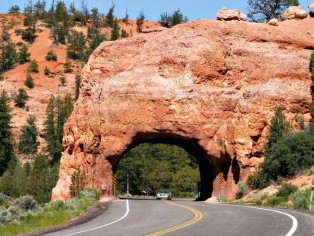 tunnel-in-red-canyon